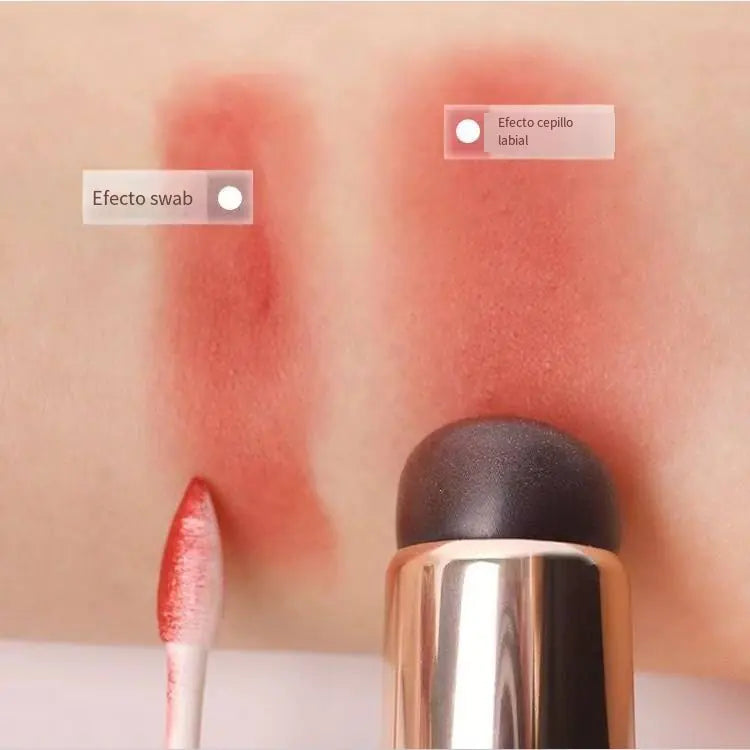 Q Bomb Portable Silicone Lip Brush and Concealer Brush