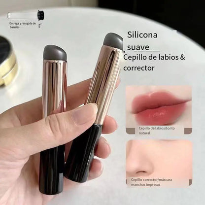 Q Bomb Portable Silicone Lip Brush and Concealer Brush